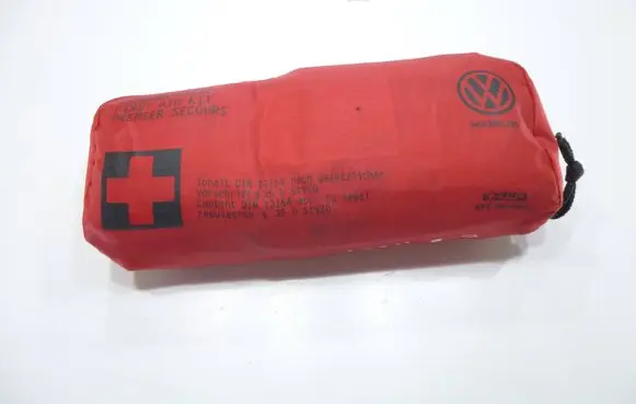 Volkswagen PASSAT B8 First aid kit 5K0860282