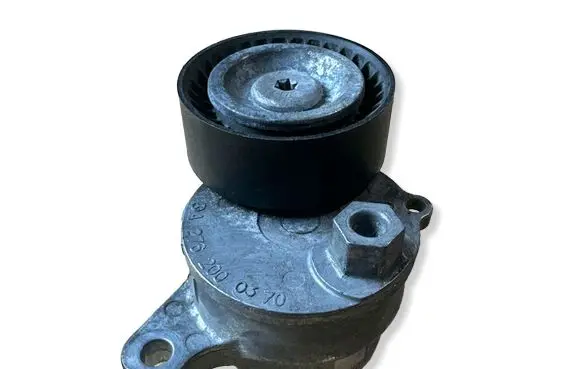 Mercedes-Benz CLS C257 Generator/alternator belt tensioner A2762000370