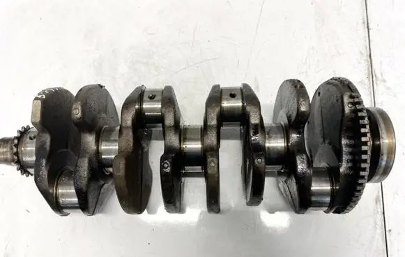 Volkswagen PASSAT B5 Crankshaft 038105189B