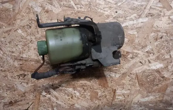Skoda Roomster (5J) Power steering pump 6r0423156