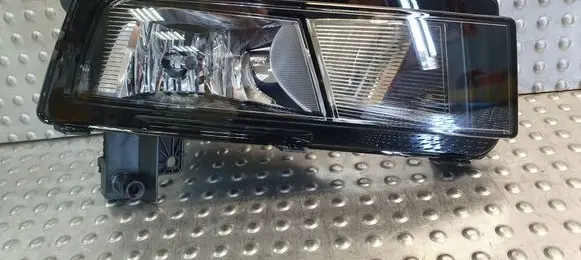 Volkswagen Touran II Front fog light 5TA941661