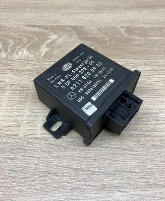 Mercedes-Benz E W211 Light module LCM A2118200985 5DF008278