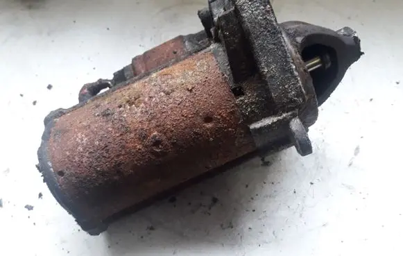 Opel Vivaro Starter motor