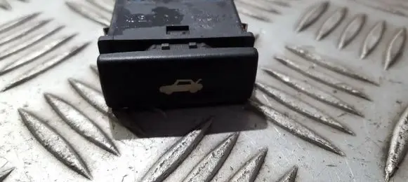 Rover 75 Tailgate opening switch yxl100110