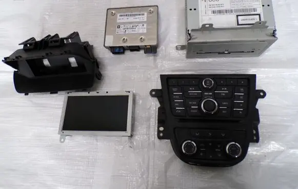 Opel Mokka Radio/CD/DVD/GPS head unit 95137306