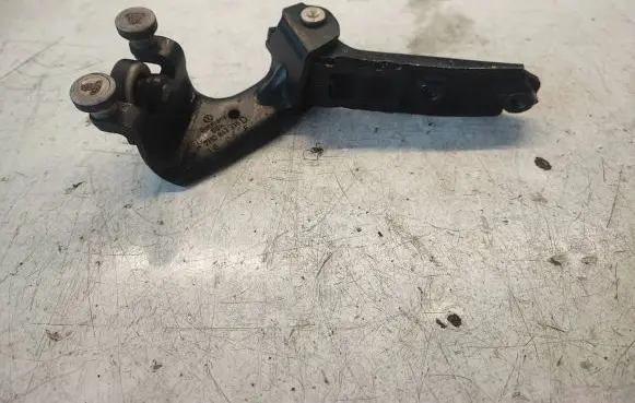 Volkswagen Transporter - Caravelle T5 Sliding door middle roller runner 7H0843336C 7H0843336D