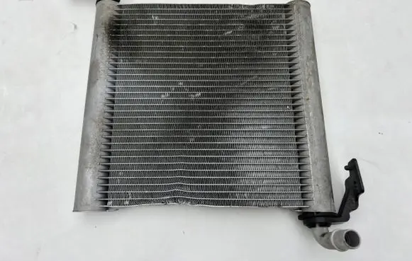 Jaguar F-Pace Optional radiator HK83