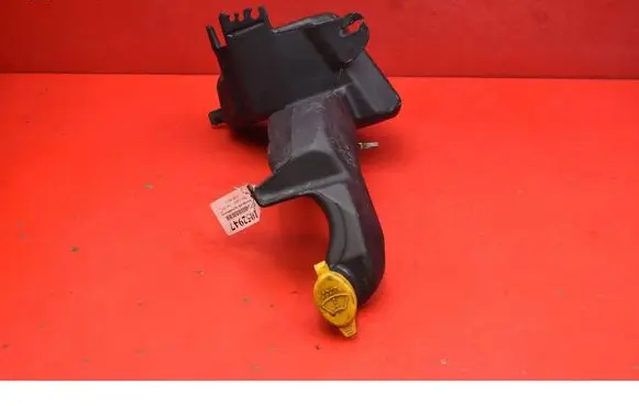 Opel Zafira B Windshield washer fluid reservoir/tank 