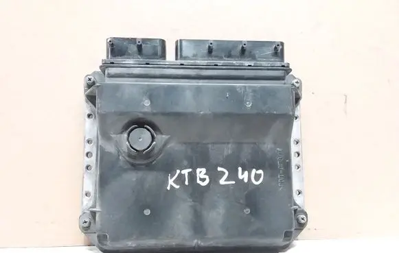 Toyota Avensis T270 Engine control unit/module 8966105D12