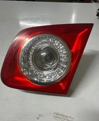 Volkswagen Jetta V Tailgate rear/tail lights 1K5945094