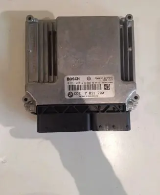 BMW 5 E60 E61 Engine control unit/module 7811700 0281015043 030196844