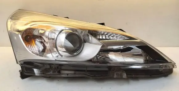 Toyota Verso Headlight/headlamp 811300F16100