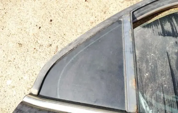Honda Legend III KA9 Rear vent window glass 