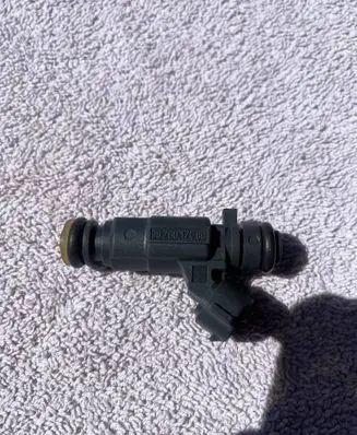 Peugeot 208 I Fuel injector 9676017480