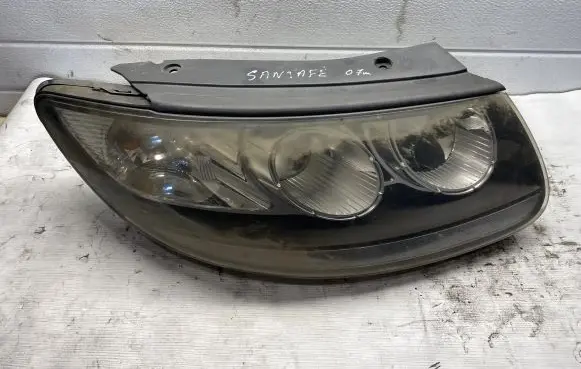 Hyundai Santa Fe Headlight/headlamp 02A011B00