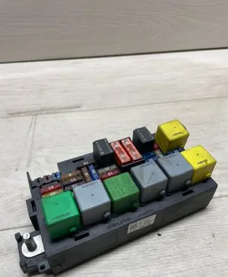 Mercedes-Benz ML W164 Fuse module A1645400672 13532289 09283555