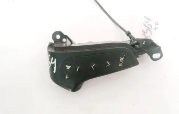 Toyota Avensis T250 Steering wheel buttons/switches 75B070