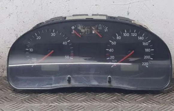 Volkswagen PASSAT B5 Speedometer (instrument cluster) 3B1919860C