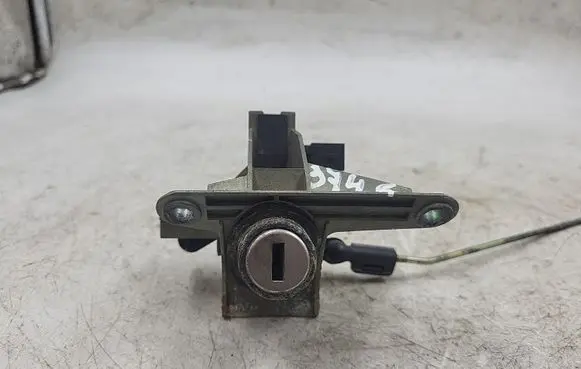 Audi A4 S4 B5 8D Tailgate exterior lock 8D9827573A