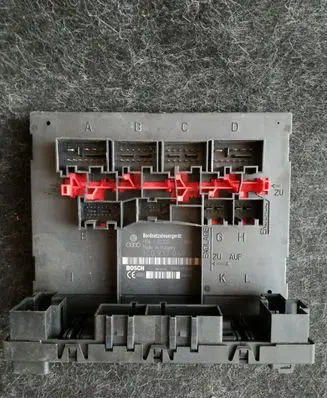 Volkswagen PASSAT B6 Fuse module 3C0937049AH