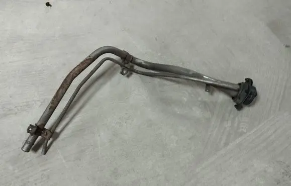 Fuel tank filler neck pipe