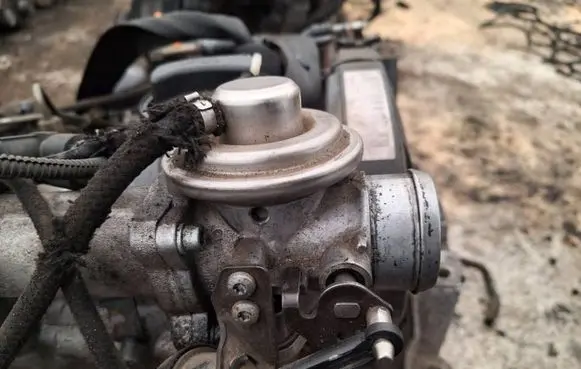 Volkswagen Golf IV EGR valve 038131501e