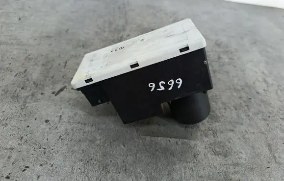 Audi A3 S3 8L Central locking vacuum pump 8D0862257B