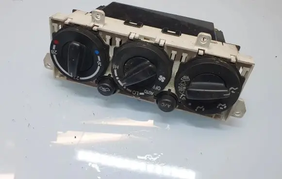 Toyota Avensis T220 Climate control unit 5590005091 MB1465700540
