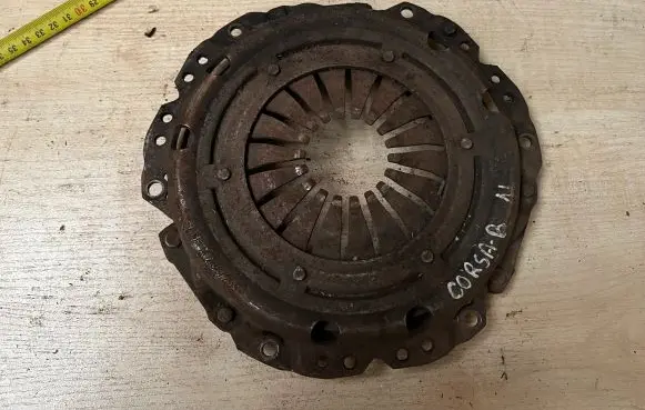 Opel Corsa B Pressure plate 
