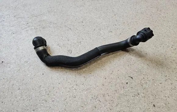 Mercedes-Benz GLC X253 C253 Engine coolant pipe/hose A2135017400
