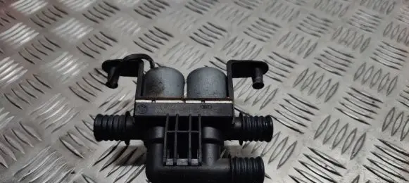 BMW X5 E53 Coolant heater control valve 6906652 050704 1147412159