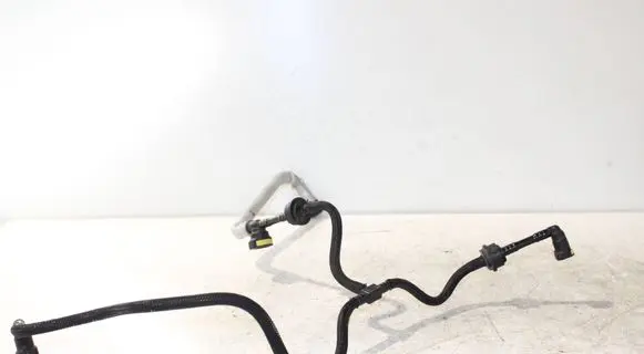 Nissan Juke I F15 Fuel line pipe 118260996R