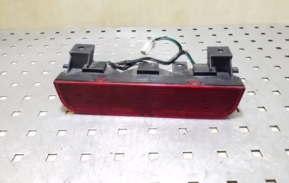 Mitsubishi Pajero Third/center stoplight