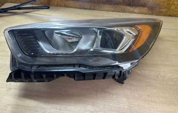 Ford Escape III Headlight/headlamp C83ta 90134972