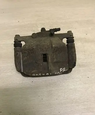 Nissan Qashqai+2 Front brake caliper