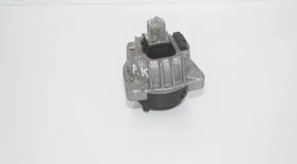 BMW 5 F10 F11 Engine mount bracket 6777371 22116777371