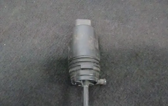 BMW 5 E39 Windscreen/windshield washer pump 67128377613 67.12-8377613