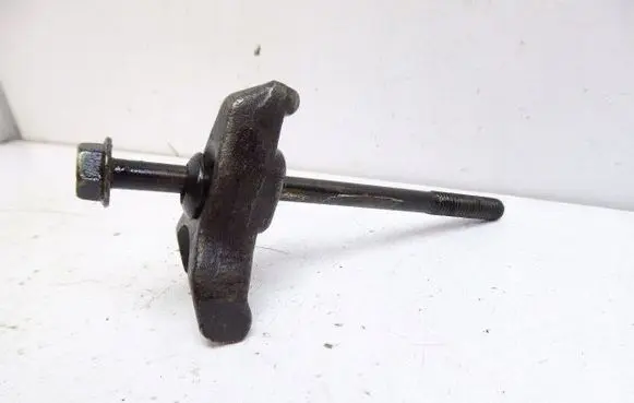Toyota Corolla E120 E130 Fuel Injector clamp holder 