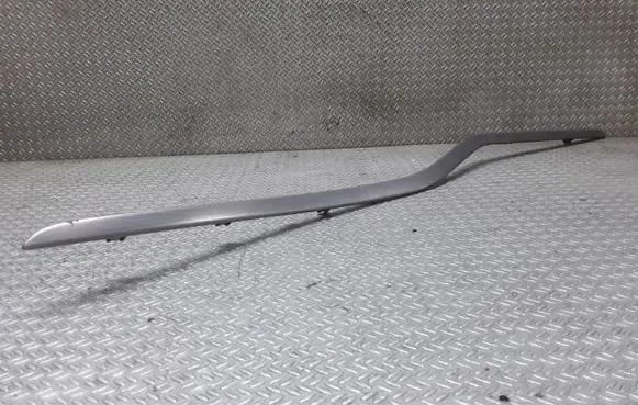 Dashboard glove box trim
