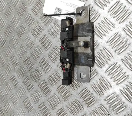 Audi Q7 4M Rear door lock loop/hook striker 80A827507