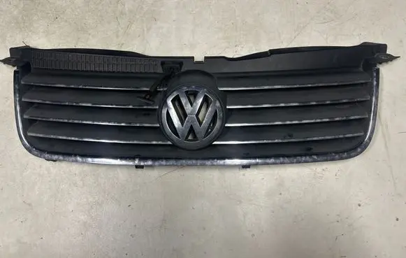 Volkswagen PASSAT B5.5 Front bumper upper radiator grill 3B0853651L