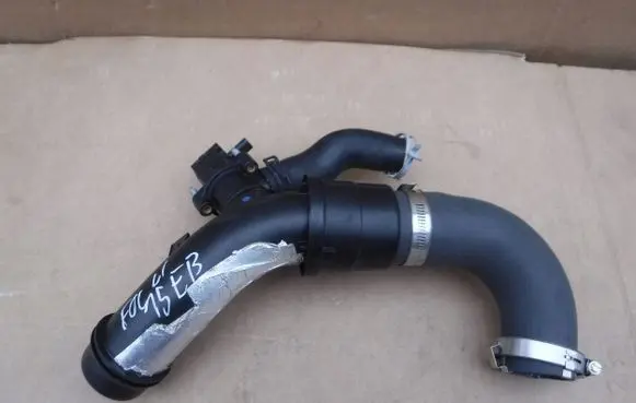 Ford Focus Intercooler hose/pipe CJ5G9U465BA
