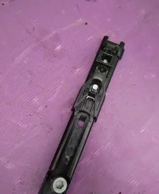 Peugeot Expert Seat belt height adjuster 9811404680