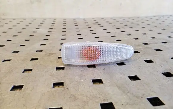 Front fender indicator light