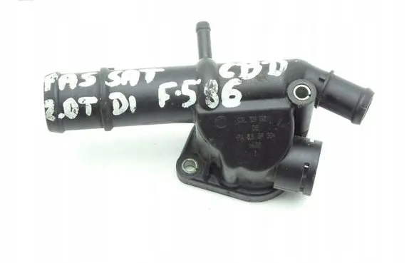 Volkswagen PASSAT B6 Engine coolant pipe/hose 03L121132