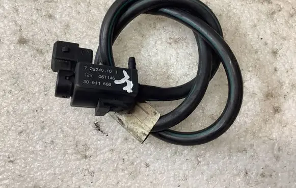 Volvo XC90 Turbo solenoid valve 72224010 30611668 06T146
