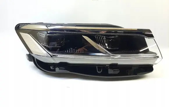 Volkswagen Touareg III Headlight/headlamp 761941036