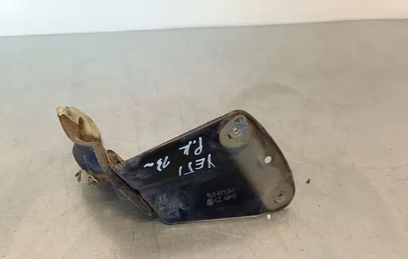 Skoda Yeti (5L) Fender mounting bracket 5L0821141