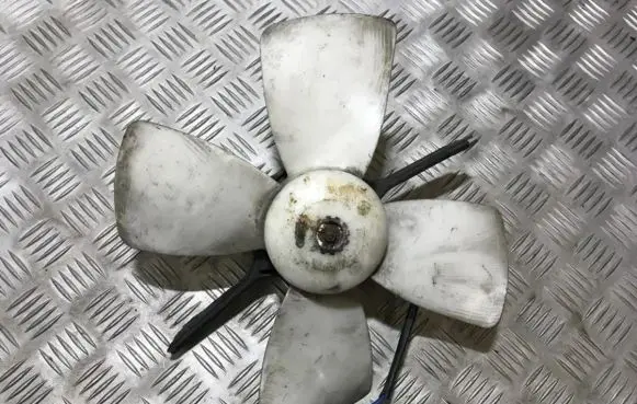 Radiator cooling fan shroud