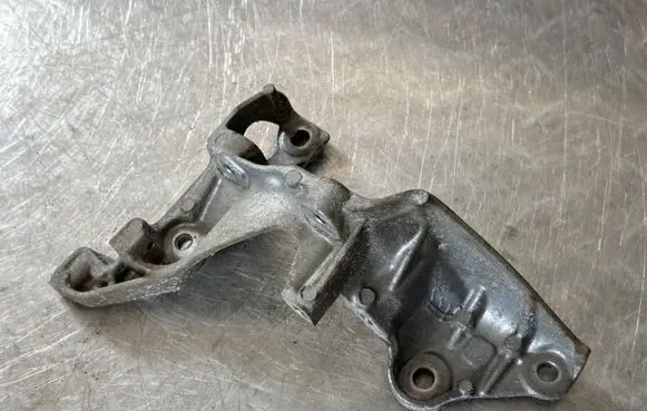 Nissan Qashqai EGR valve cooler bracket 147174072R